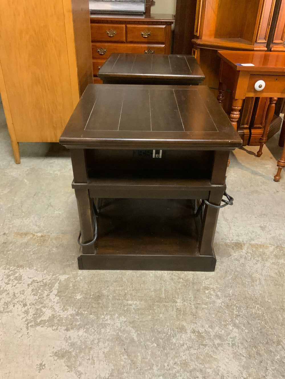 End Table w/ Plug-in|283590
