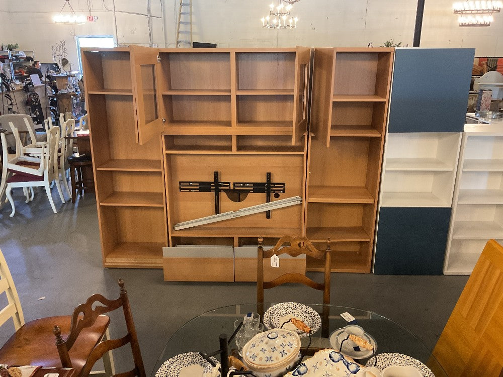 Entertainment Center|284582