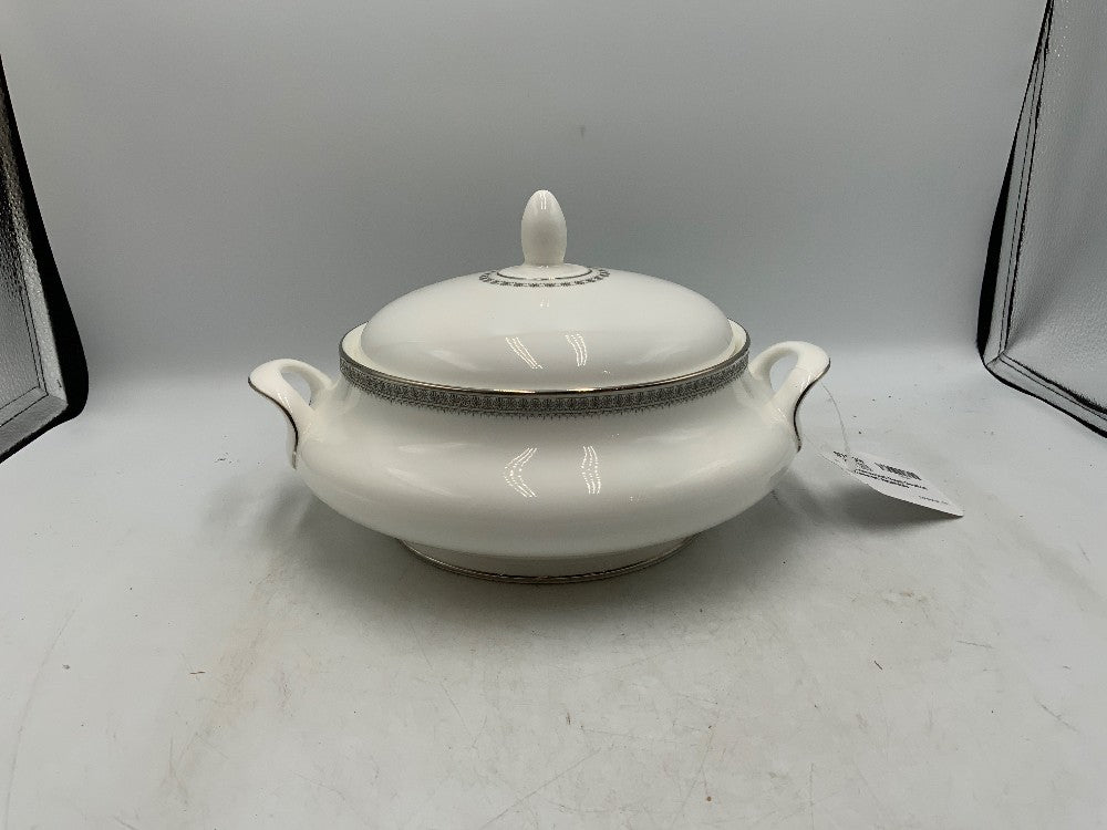 Ravenswood Royal Doulton Covered Vegetable|285824