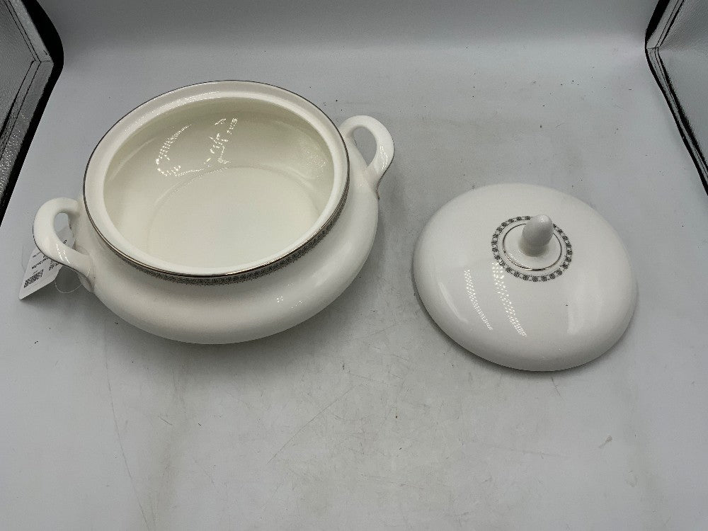 Ravenswood Royal Doulton Covered Vegetable|285826
