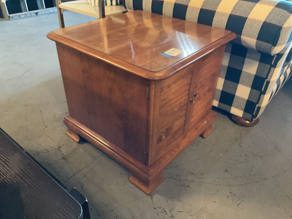 Ethan Allen End Table with Doors|289236