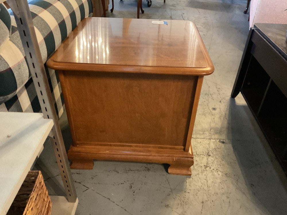 Ethan Allen End Table with Doors|289237