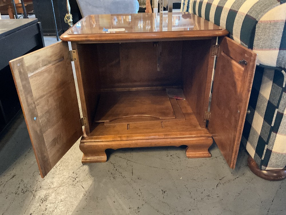 Ethan Allen End Table with Doors|289238