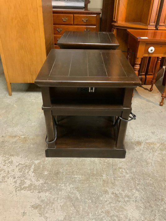 End Table w/ Plug-in|283590