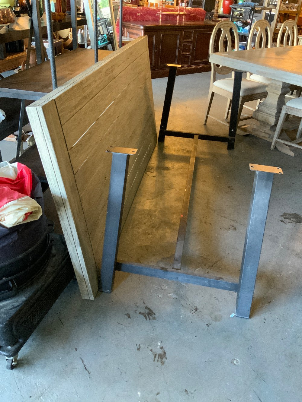 Outdoor Table with Metal Base & 8 Chairs|284656