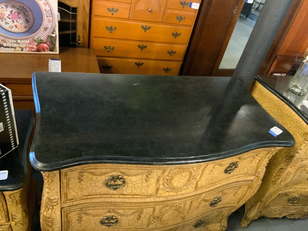 Large Marble Top Dressesr|284700