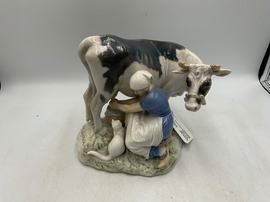 Bing & Grondahl "The Milkmaid"|285170