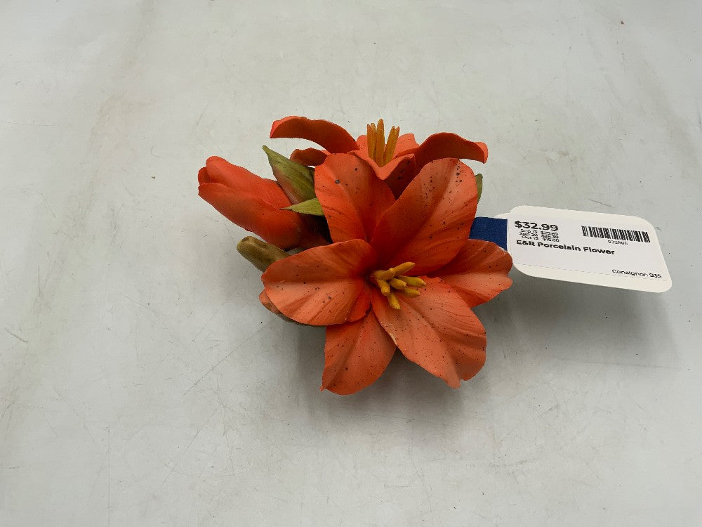 E&R Porcelain Flower|285372
