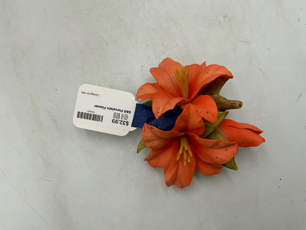 E&R Porcelain Flower|285374