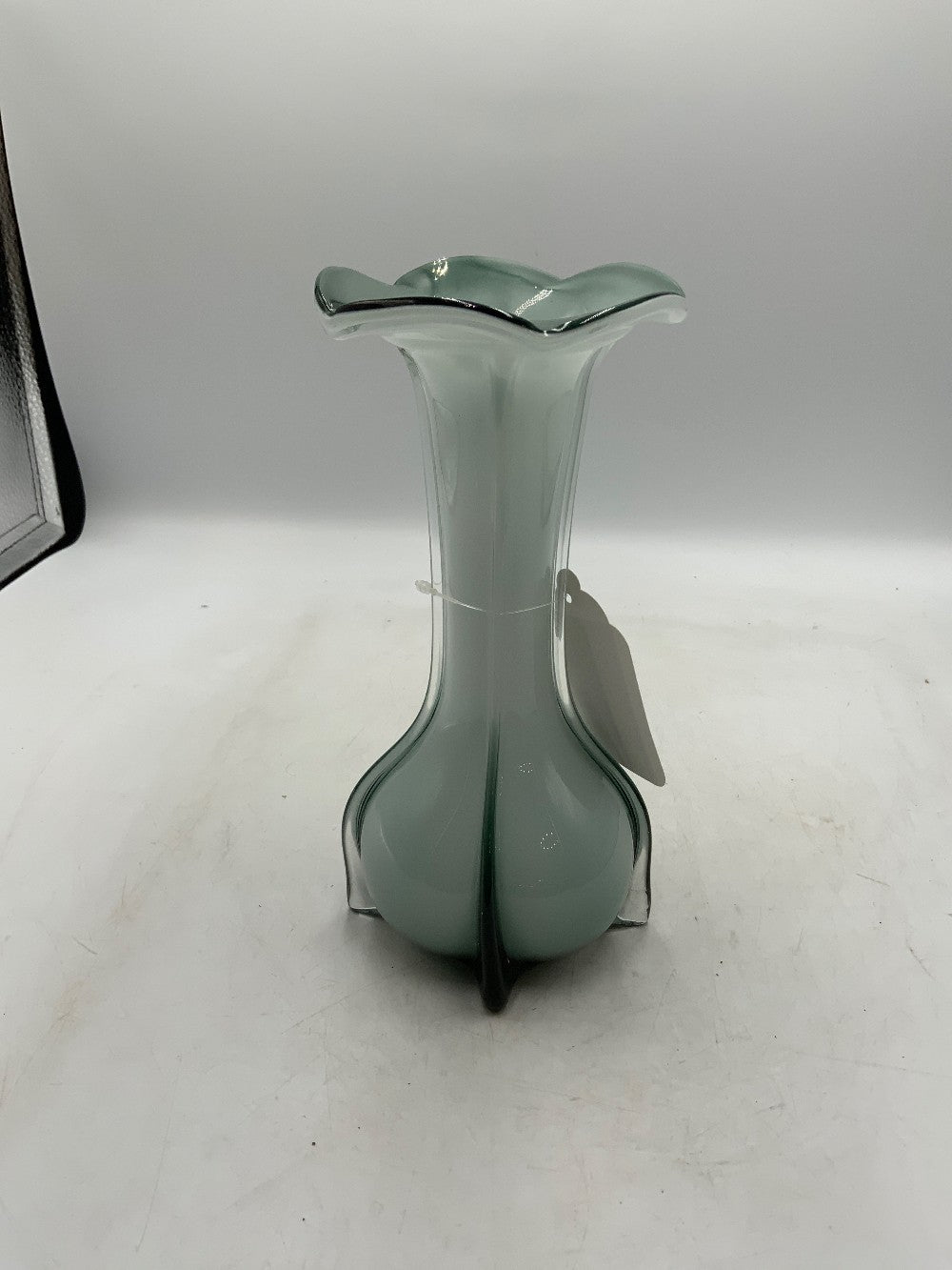 Green/White Glass Vase|285382