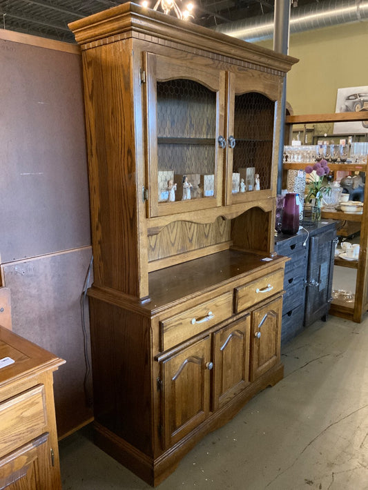 Oak 2 pc Hutch with Chicken Wire|286799