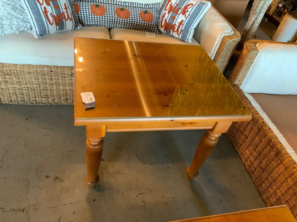 Bassett End Table with Glass Top|286969