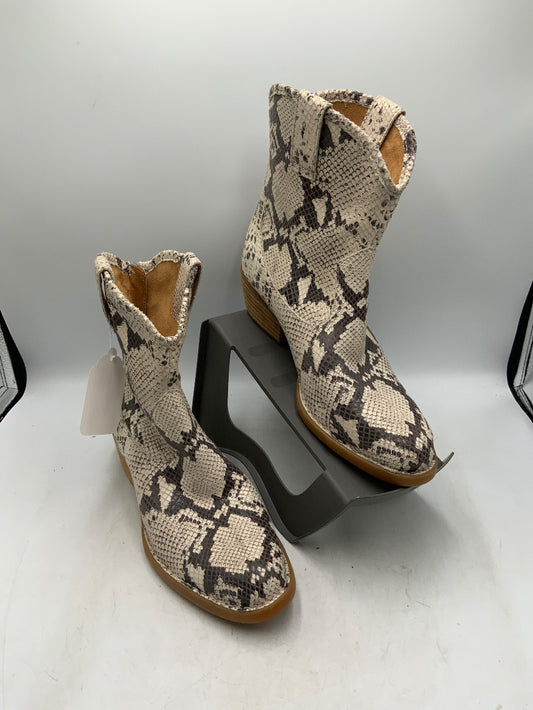 NEW Born Booties Sz 8.5|287610