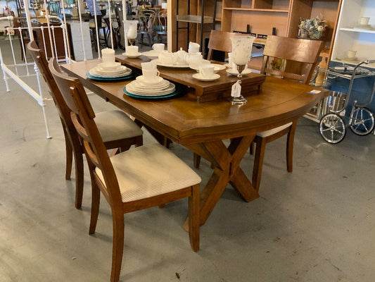 Ashley Furniture Dining Table W/Leaf and 4 Chairs|289117