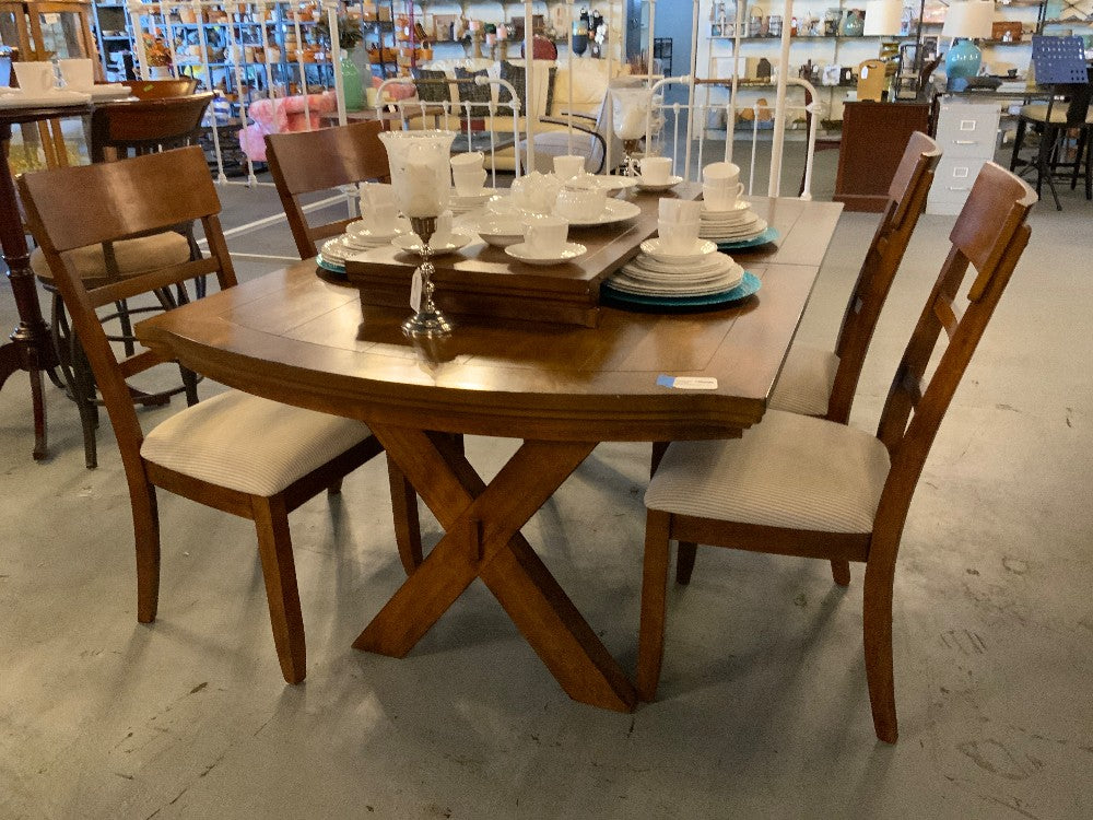 Ashley Furniture Dining Table W/Leaf and 4 Chairs|289118