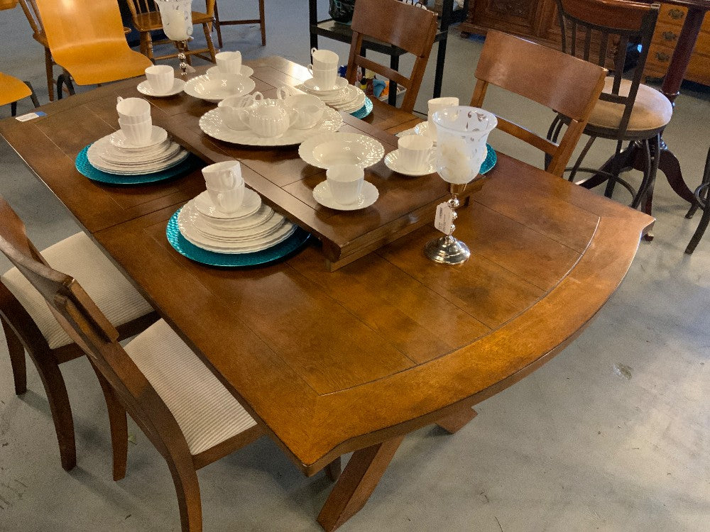 Ashley Furniture Dining Table W/Leaf and 4 Chairs|289119