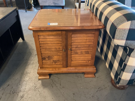 Ethan Allen End Table with Doors|289235