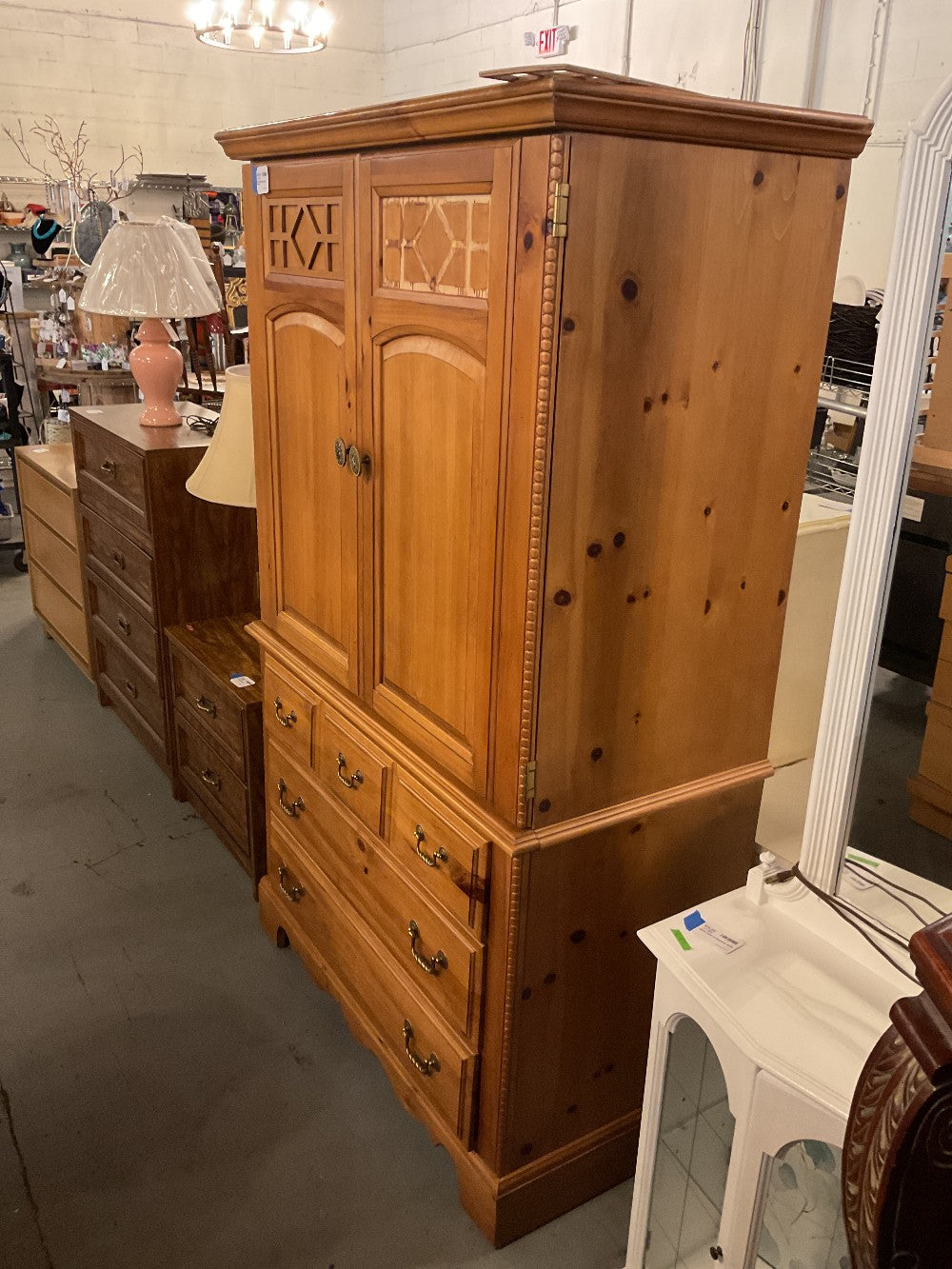 Vaughan Bassett Clothing Armoire|289275