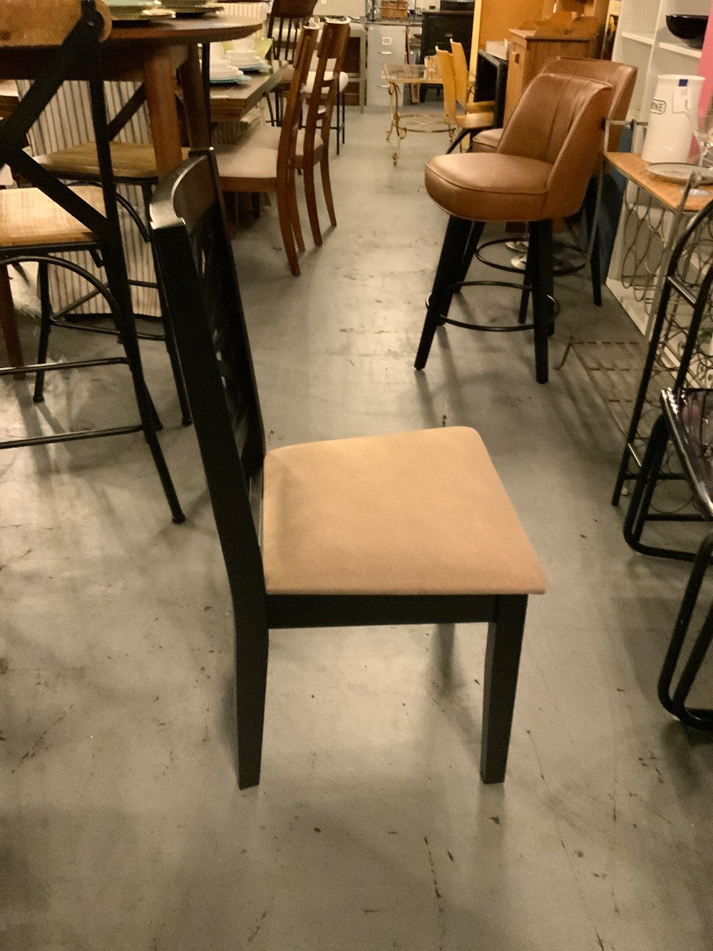 Black Chair W/Tan Cushion|289357