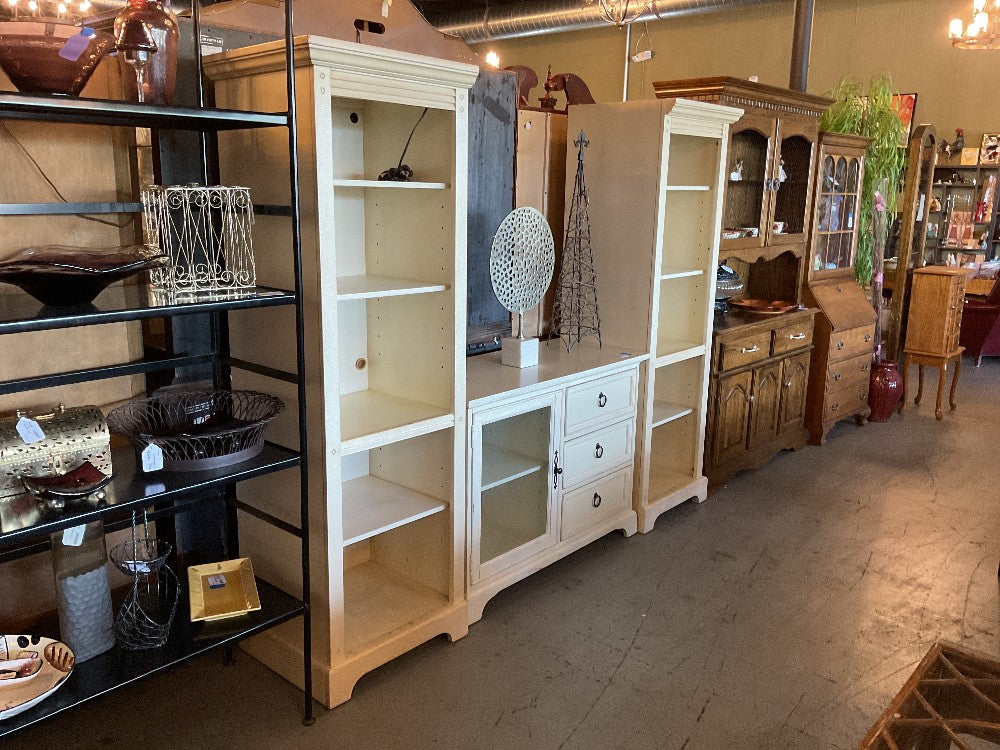 Off White Entertainment Center|289487
